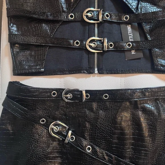 PrettyLittleThing black belt detail croc faux leather top and mini skirt set - Picture 6 of 9